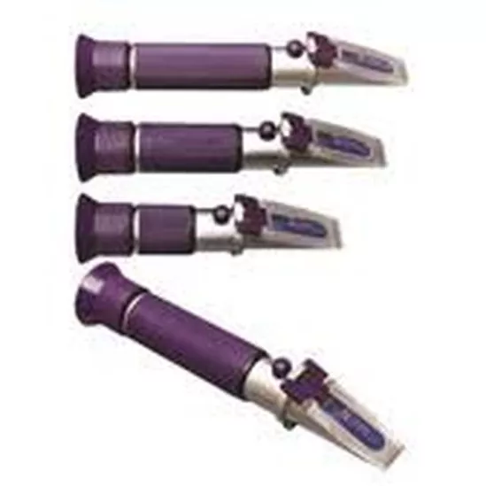 Refractometer <BR> <BR>